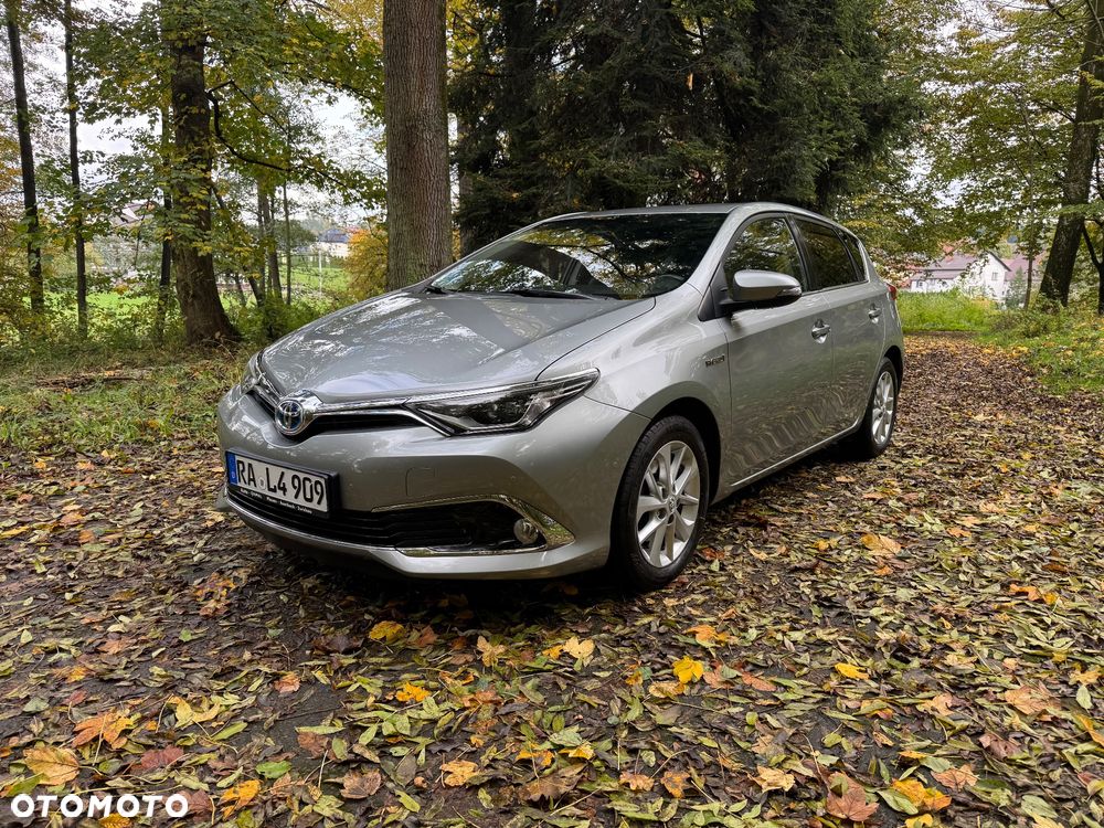 Toyota Auris 1.8 Executive - 1