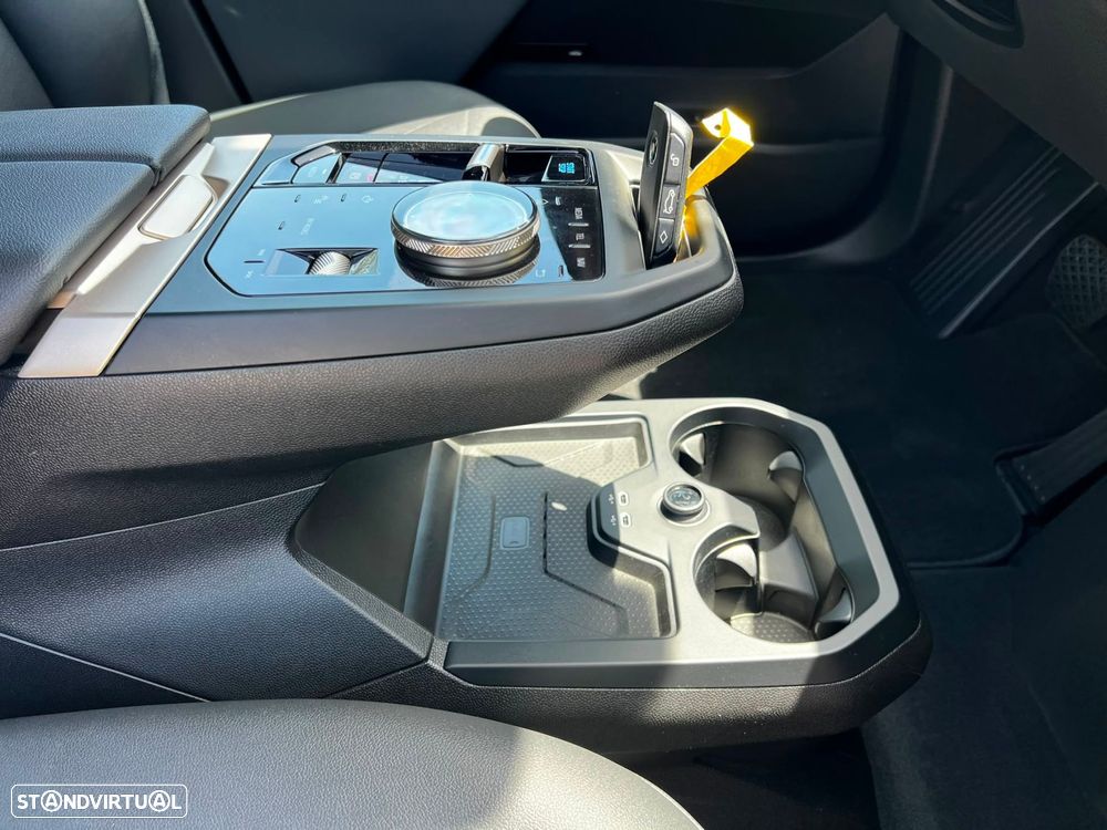BMW iX xDrive 40 Pack Desportivo - 11