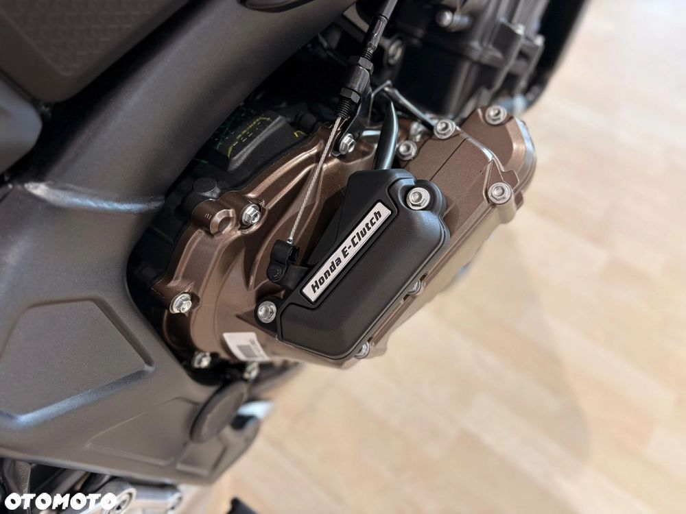 Honda CB - 12