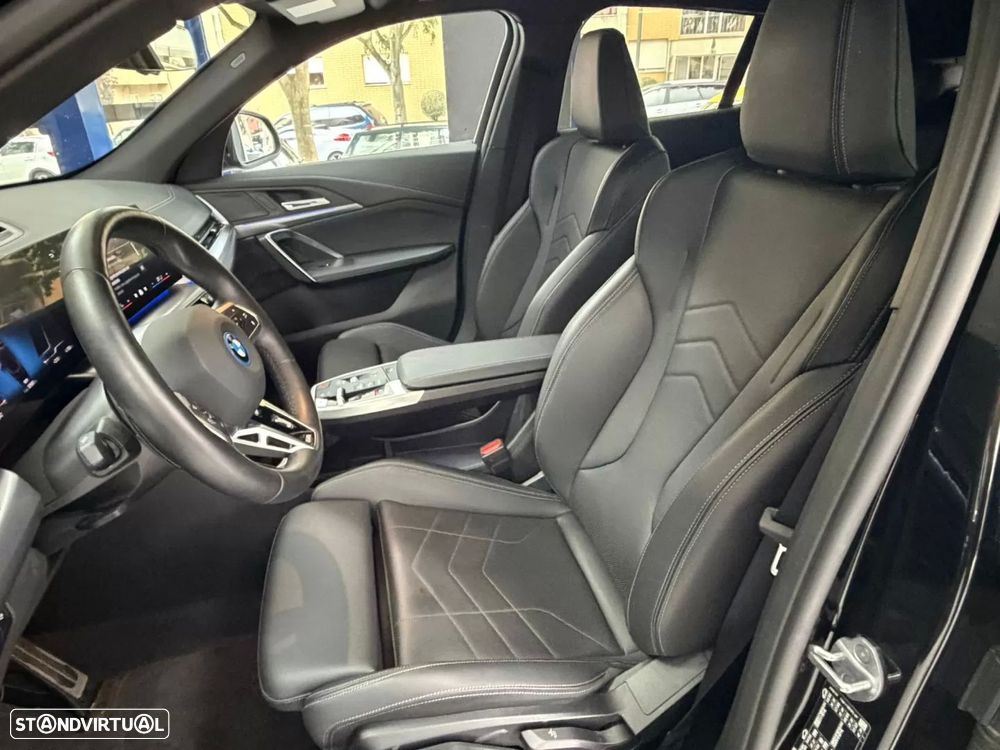 BMW iX2 eDrive20 Pack Desportivo M - 36