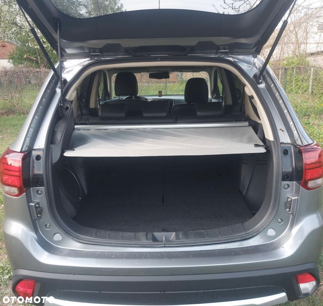 Mitsubishi Outlander 2.2 DI-D 4WD Automatik Diamant Edition - 12