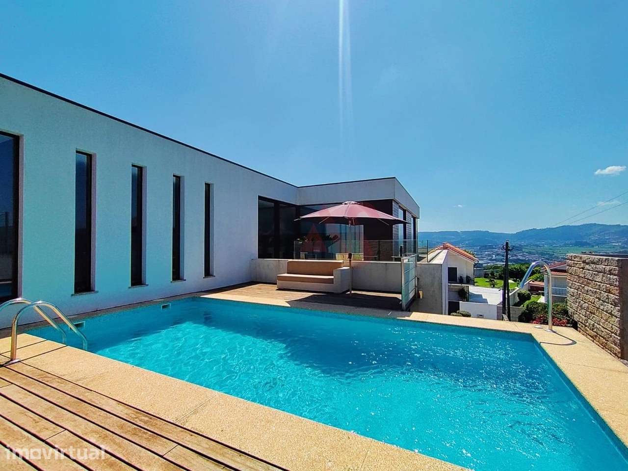 Moradia T5 em Lordelo, Guimarães com Piscina, Sauna, Jacuzzi e Garagem - Grande imagem: 5/33