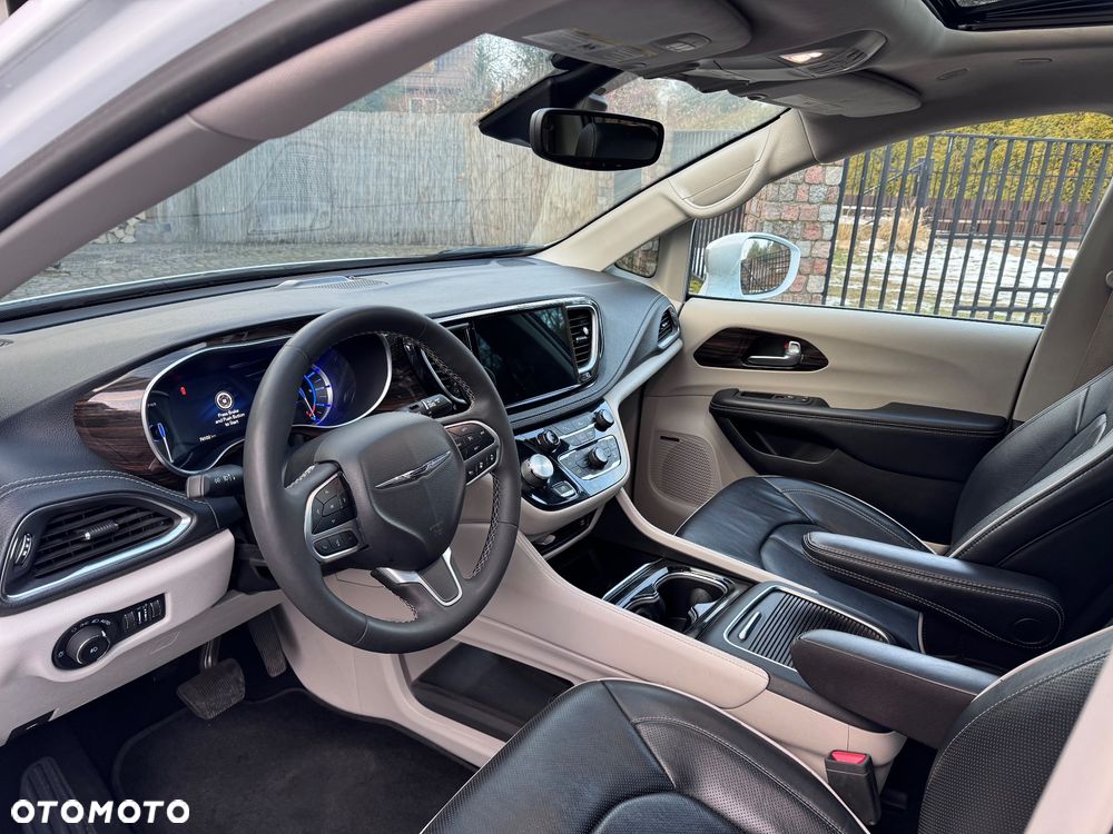 Chrysler Pacifica - 28