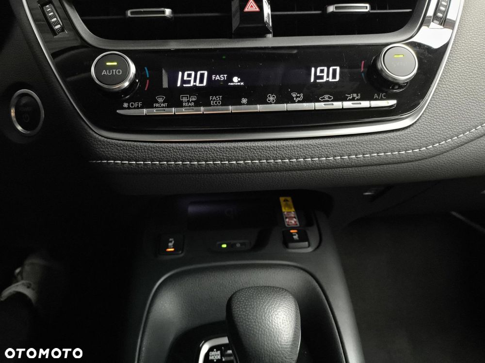 Toyota Corolla 1.8 Hybrid Style - 24