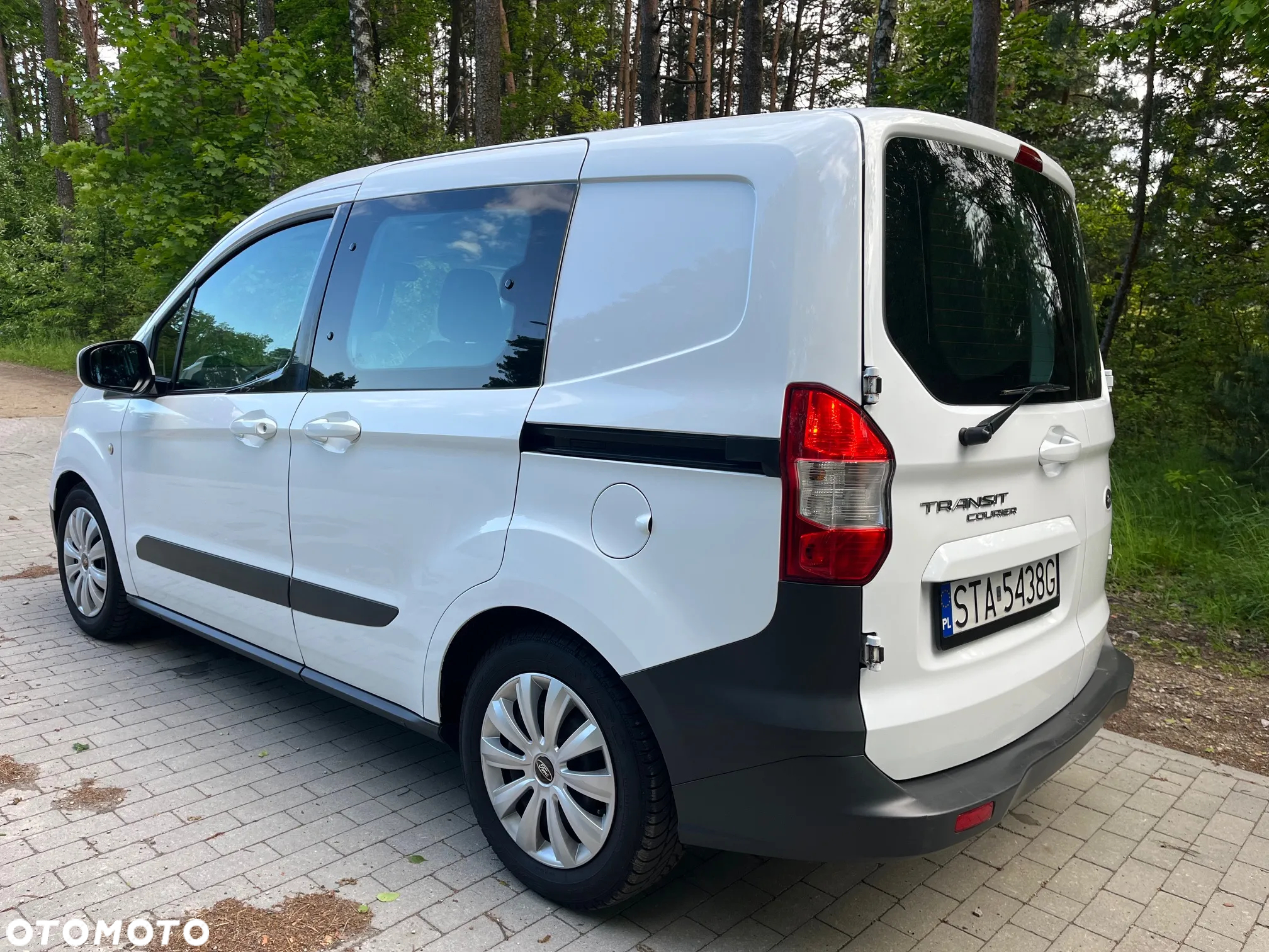 Ford Transit Courier - 11