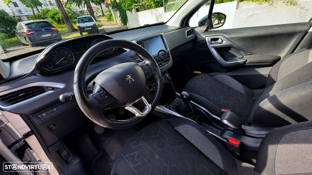 Peugeot 2008 1.2 PureTech Style - 7