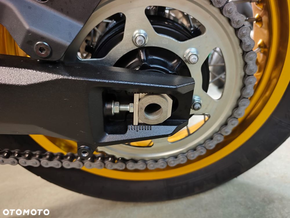 Suzuki V-STROM - 16