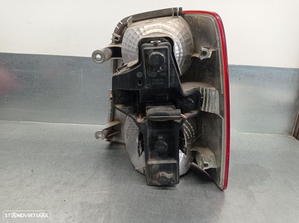 FAROLIM TRASEIRO ESQUERDO VOLKSWAGEN TOURAN 2004 -1T0945095G - 2