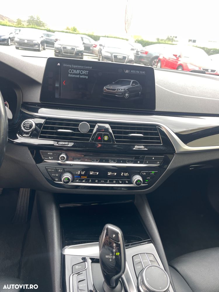 BMW Seria 5 520d xDrive AT - 36
