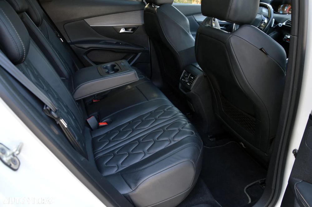 Peugeot 3008 PHEV 300 EAT8 4X4 GT - 37