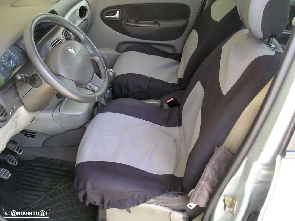 Renault Scénic 1.4 16V Conquest - 11