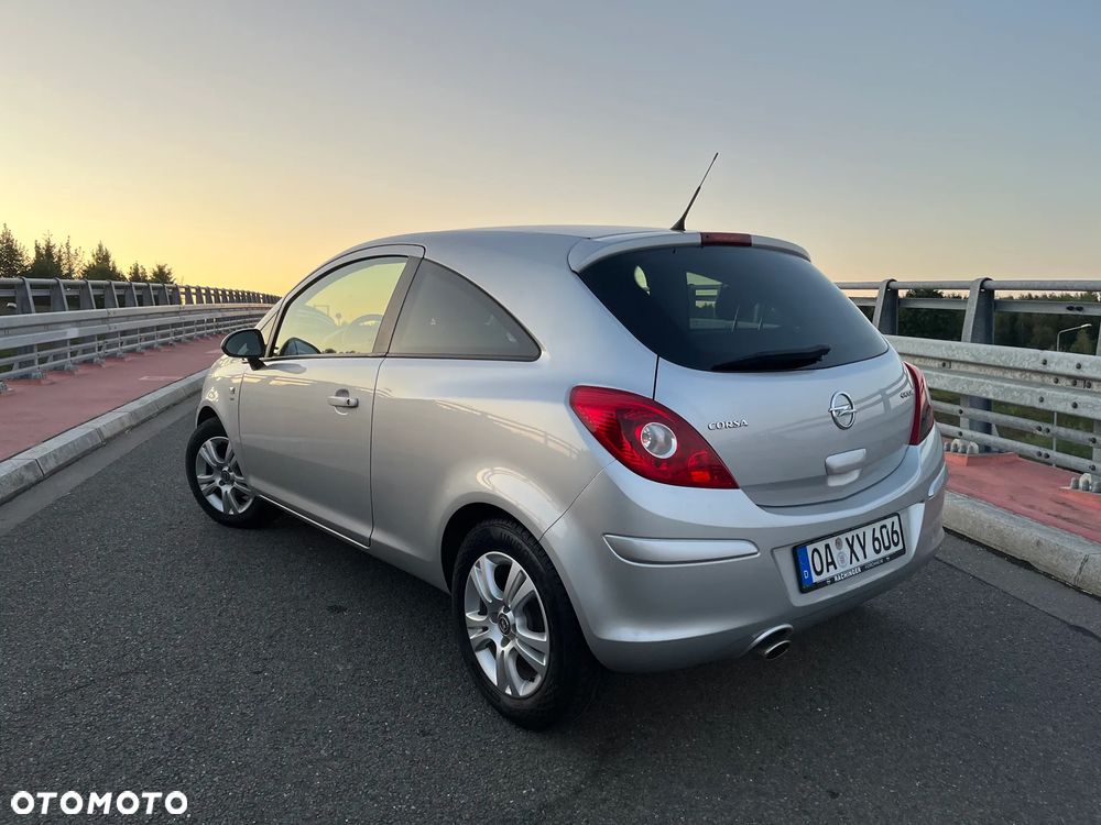 Opel Corsa 1.2 16V Cosmo - 8