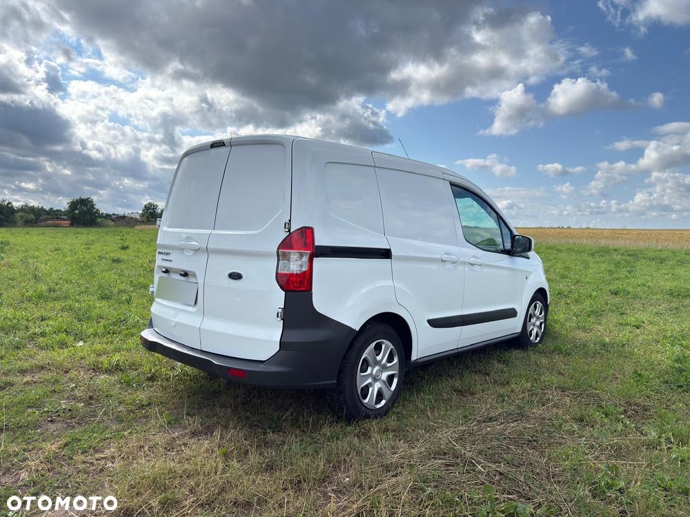 Ford Transit Courier - 2