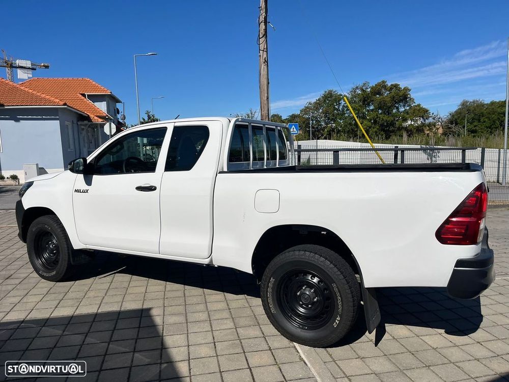 Toyota Hilux 2.4 D-4D 2WD CE - 6