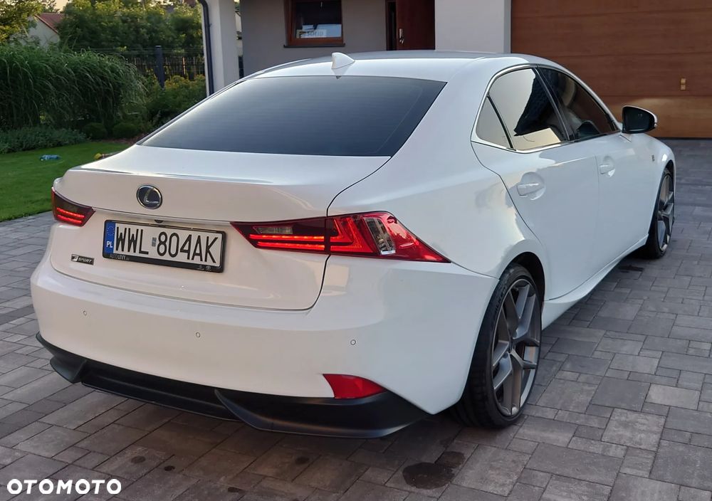 Lexus IS 300h F Sport - 4