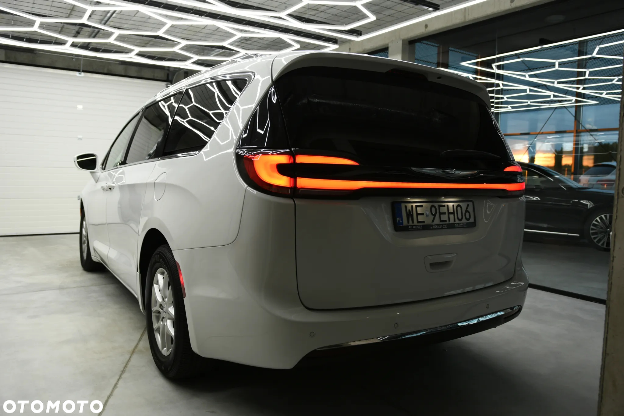 Chrysler Pacifica - 12