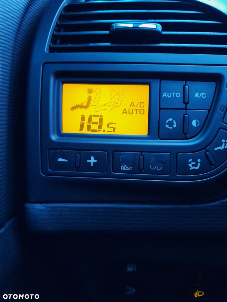 Citroën C4 Picasso THP 150 EGS6 Exclusive - 19