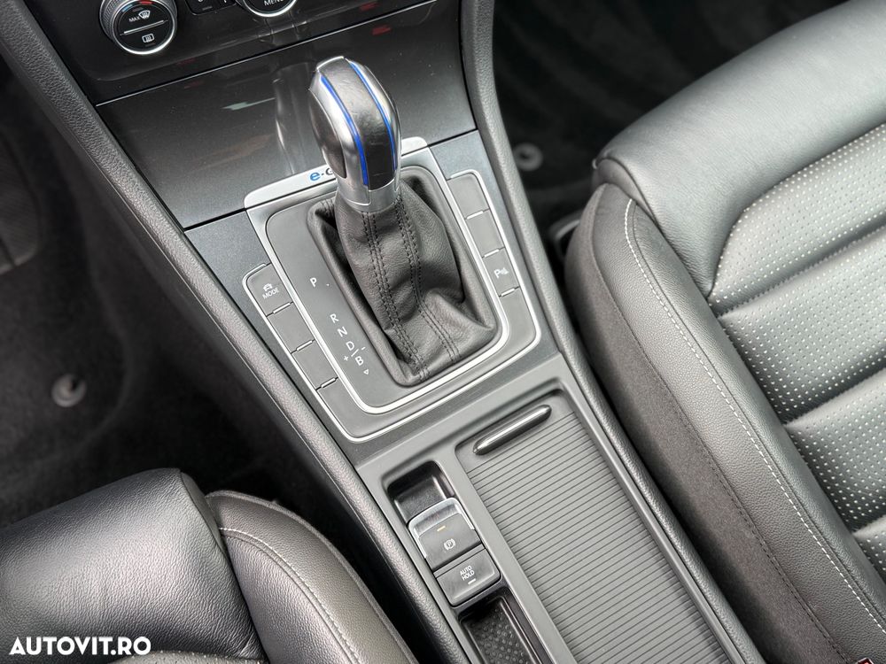 Volkswagen e-Golf - 25