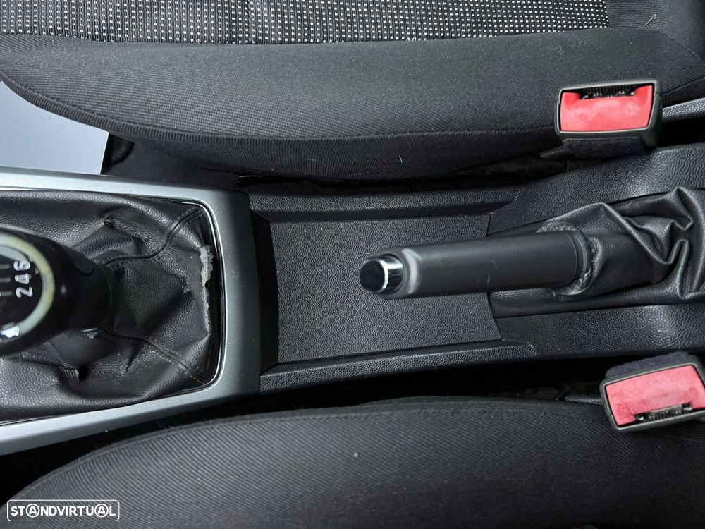 Opel Astra GTC 1.3 CDTi - 34