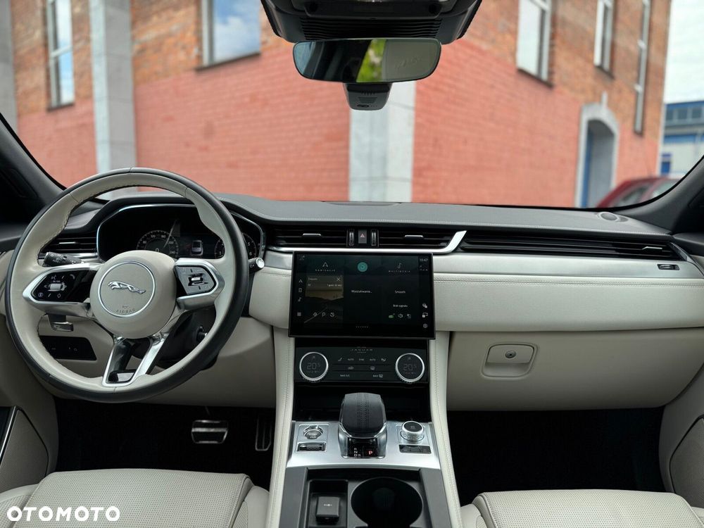 Jaguar F-Pace - 26