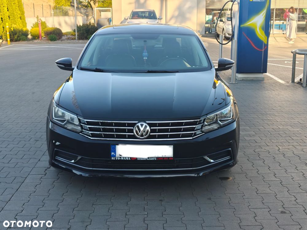 Volkswagen Passat - 1