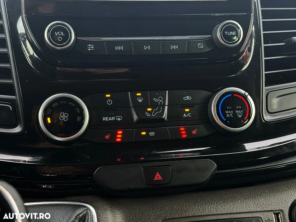 Ford Tourneo Custom 320 L2H1 VA Titanium - 12