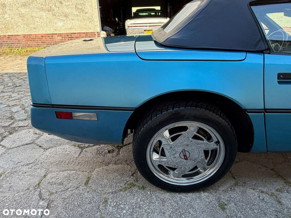 Chevrolet Corvette - 25