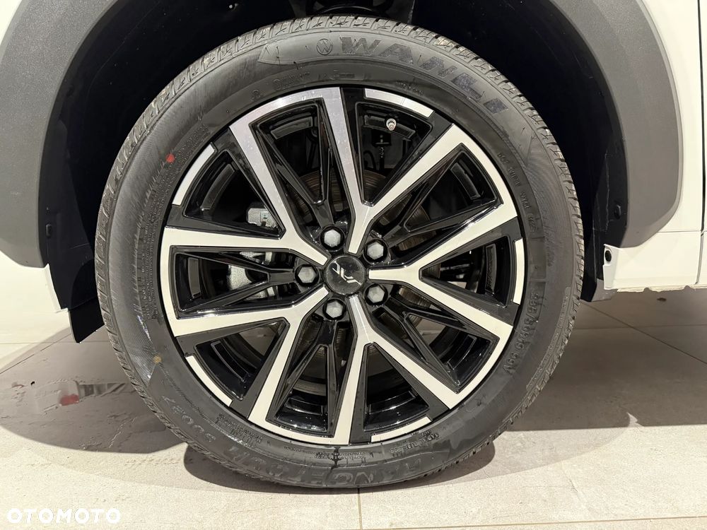 JAC JS8 - 12