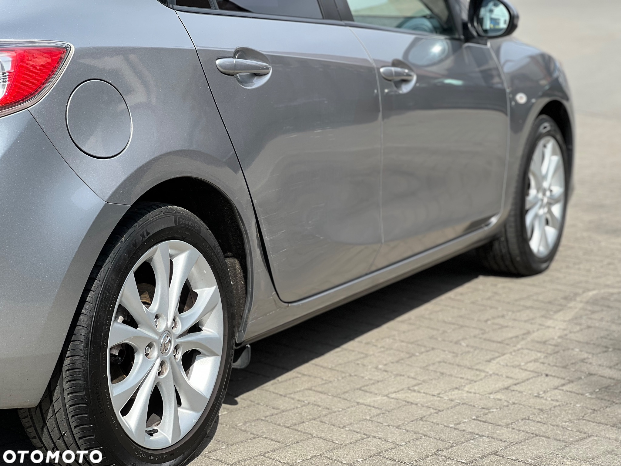 Mazda 3 1.6 Active + - 11
