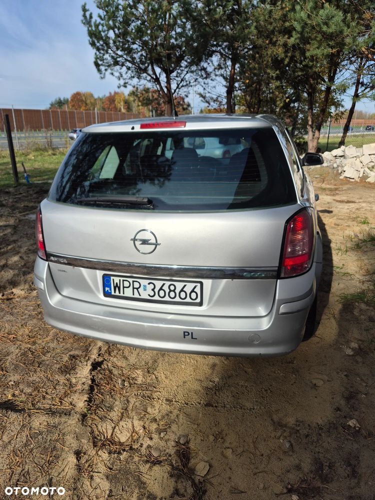 Opel Astra 2010 photo 4