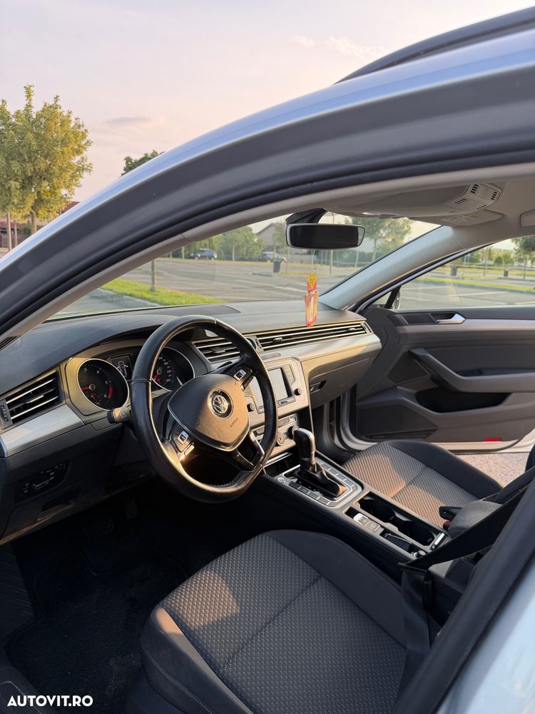 Volkswagen Passat 1.6 TDI SCR DSG Trendline - 9