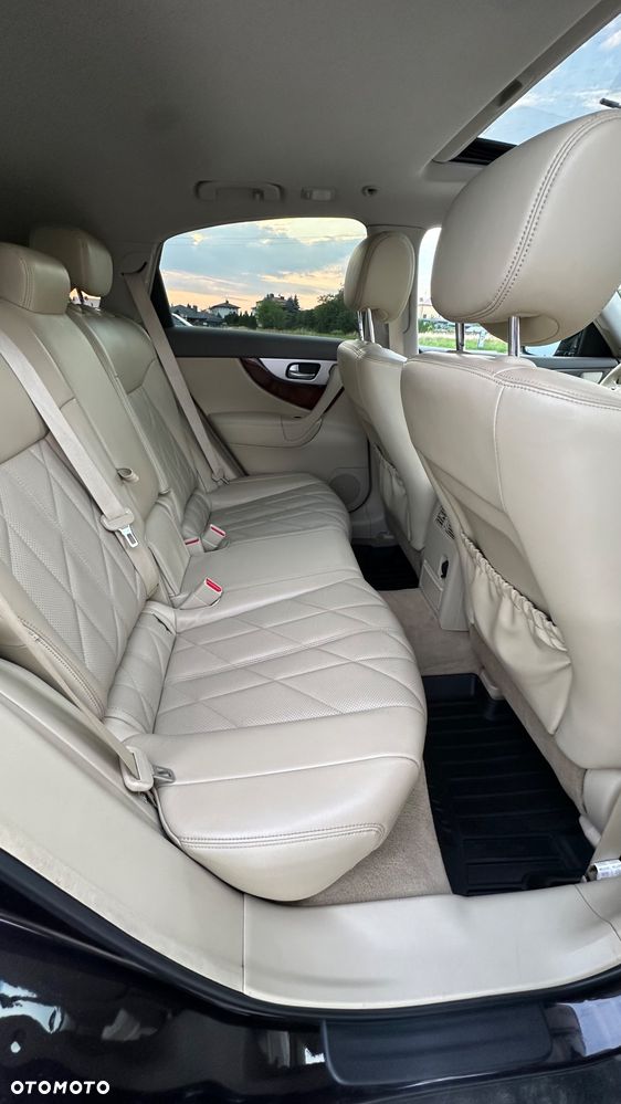 Infiniti FX - 28