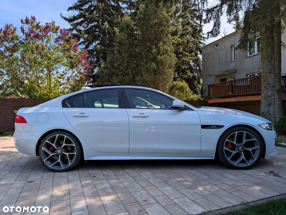 Jaguar XE - 1
