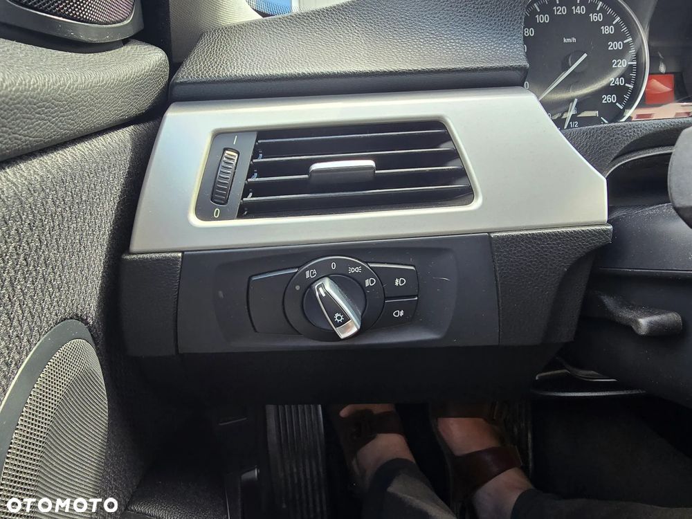 BMW Seria 3 320i - 24