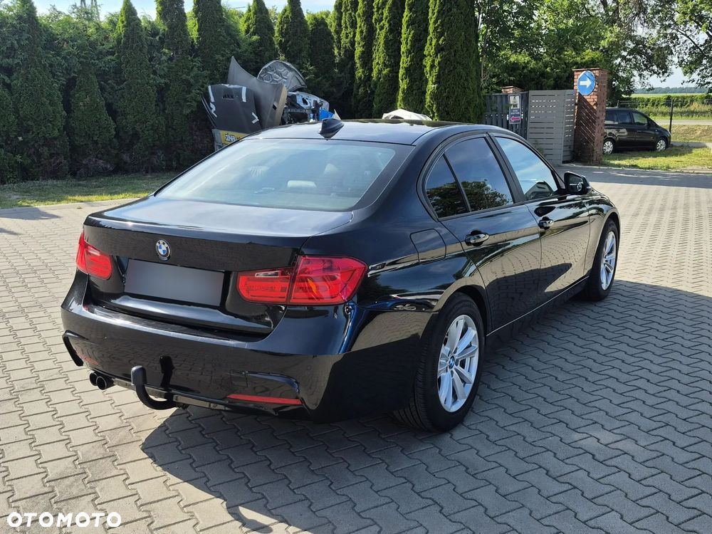 BMW Seria 3 328i xDrive - 5