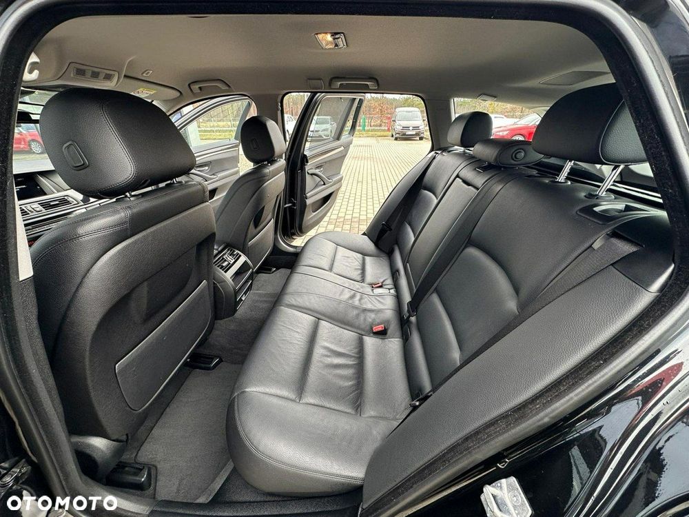 BMW Seria 5 525d xDrive - 13