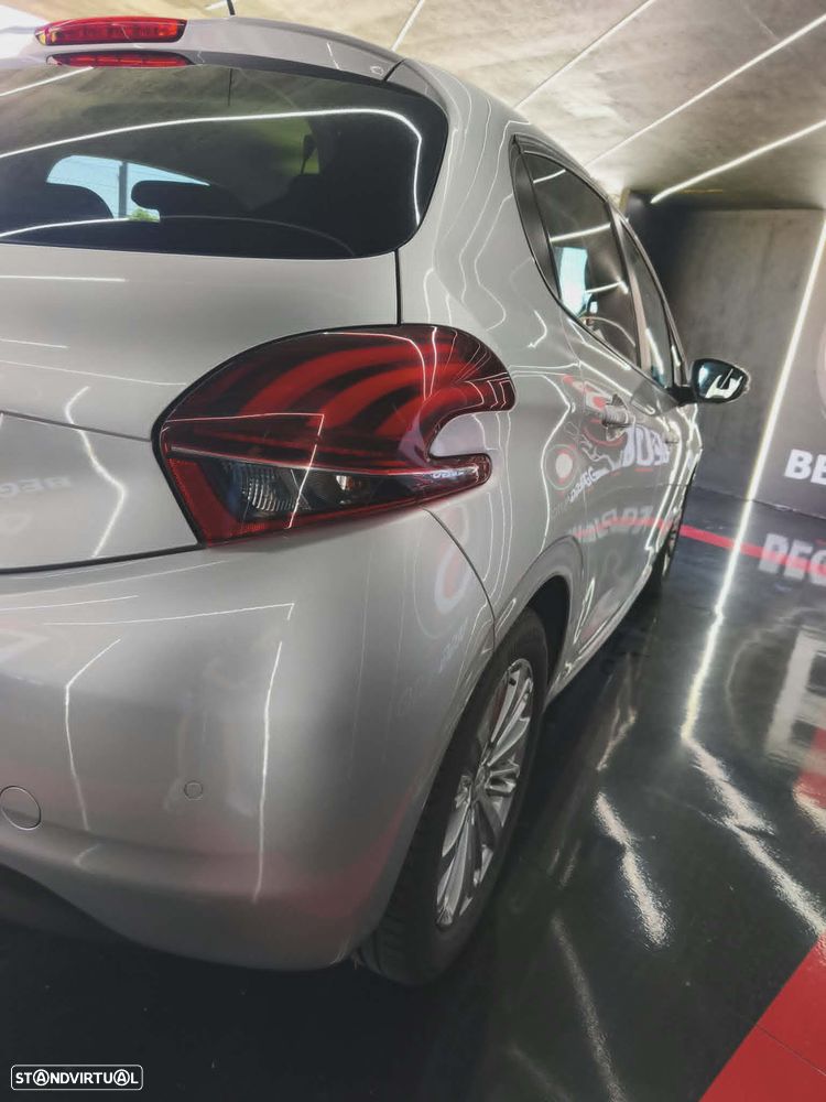 Peugeot 208 1.6 BlueHDi Style - 32