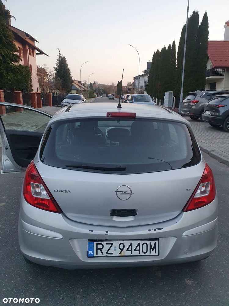 Opel Corsa 1.2 16V Essentia - 4
