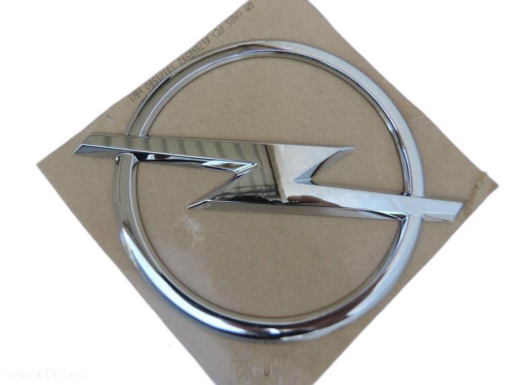 ZNACZEK EMBLEMAT KLAPY TYŁ OPEL ASTRA H HB 13171580 98183077 NOWY ORYGINAŁ - 1