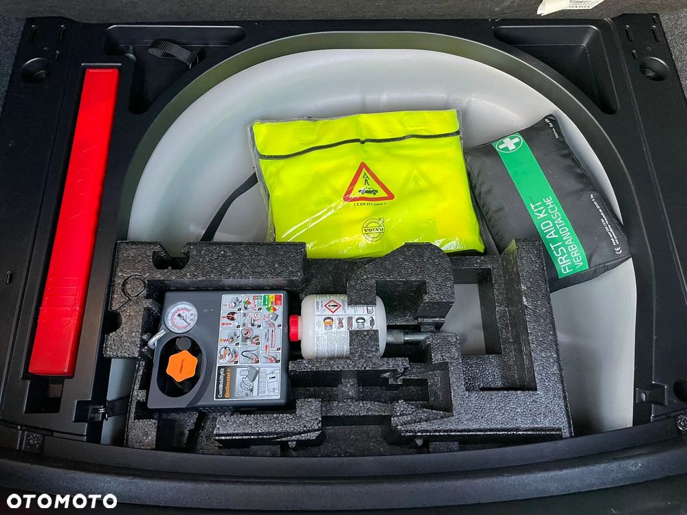Volvo V40 D2 Summum - 19