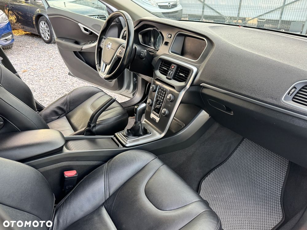 Volvo V40 D2 Momentum - 24