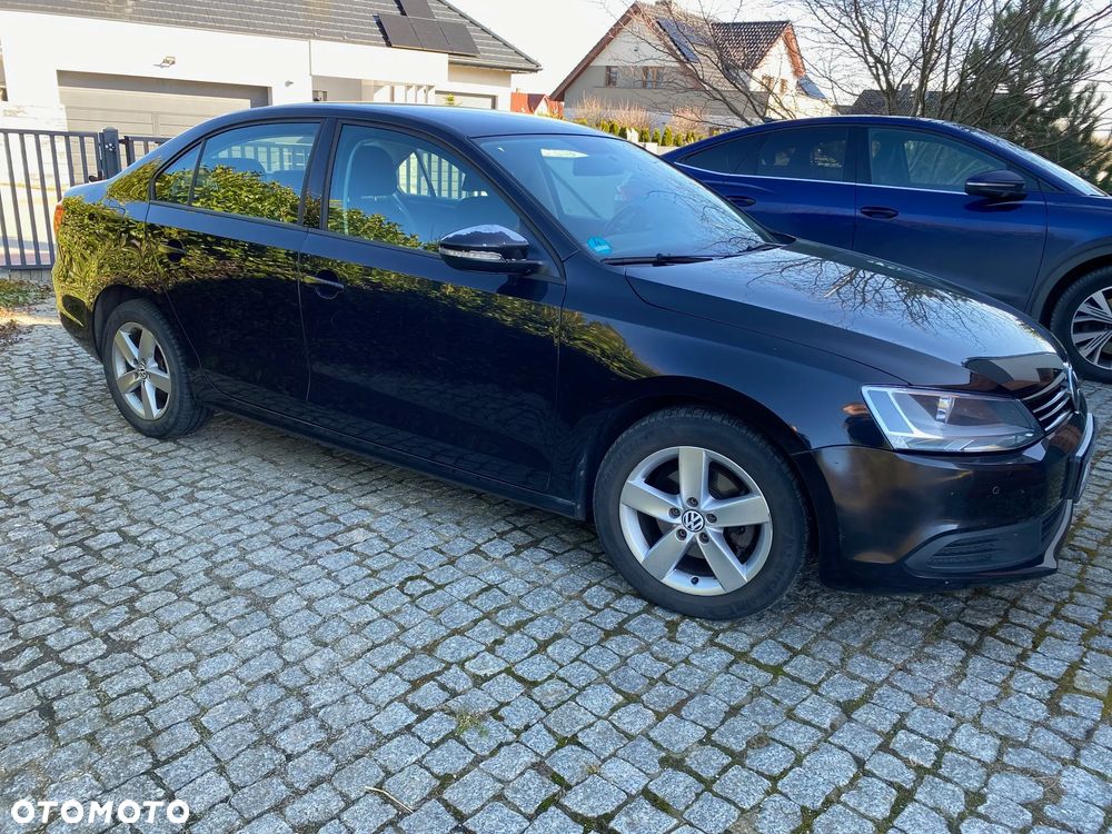 Volkswagen Jetta 1.6 TDI Comfortline - 4
