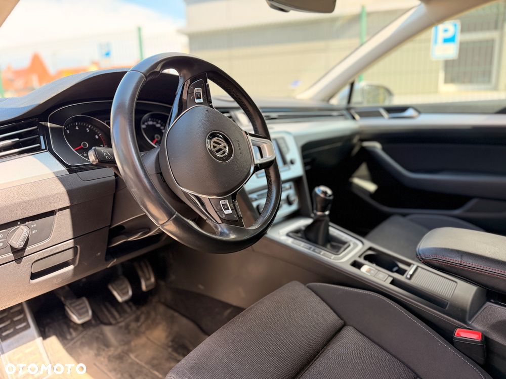 Volkswagen Passat 1.8 TSI BMT Comfortline - 15