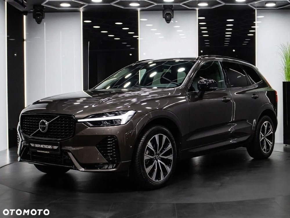 Volvo XC 60 B5 B AWD Plus Dark - 2