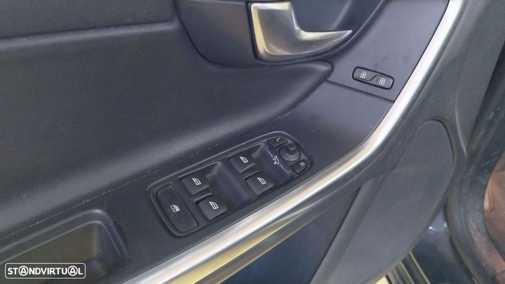 Volvo V60 D6 Plug-In-Hybrid AWD Geartronic Summum - 7