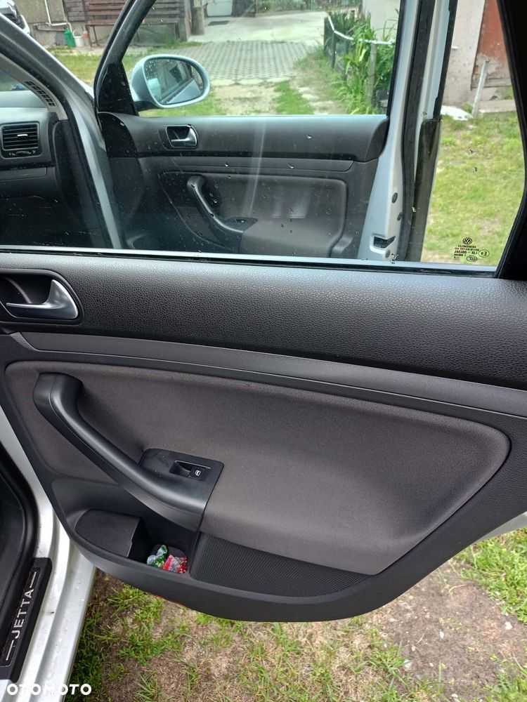 Volkswagen Jetta 1.9 TDI Comfortline - 18