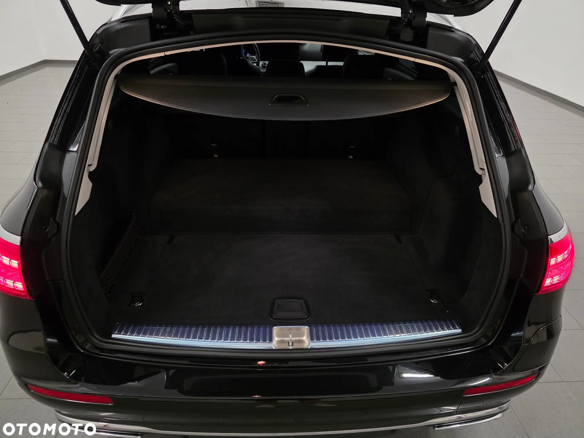 Mercedes-Benz Klasa E 220 d 4Matic 9G-TRONIC AMG Line - 39