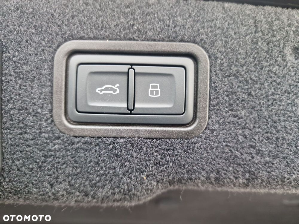 Audi S8 - 32