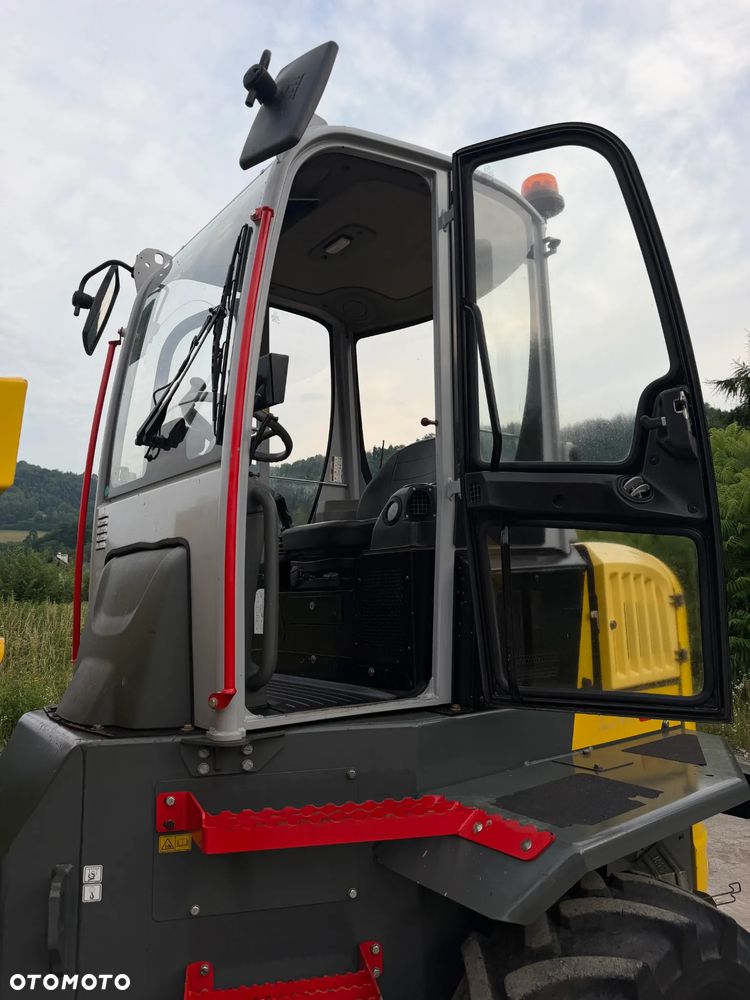 Wacker Neuson DW60 Wozidło Obrotowe 4x4. 6 ton ładowność z Pełną kabiną. OBROTOWA koleba 1350 mtg. 2021 rok. Jak nowe z salonu PERKINS turbo silnik. Pochodzi z Norweskiego Gospodarstwa Ziemniaczanego! Pełne sterowanie dżojstik REWERS HYDROSTATIC Ogrzewana Kabina Opony zero zużycia. Aktualna DEKRA. Kamery wysokiej jakośći! Zero luzów i wycieków. Szybka wolna jazda. Wielka Okazja. Ośswietlenie Rozbudowane. Hak kulka - 31