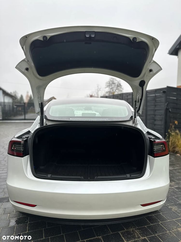 Tesla Model 3 - 8